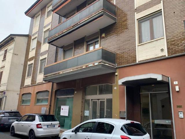 Locale Commerciale in vendita a Casalpusterlengo, Lombardia
