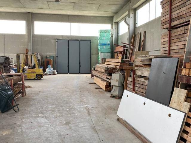 Locale Commerciale in vendita a Casalpusterlengo, Lombardia