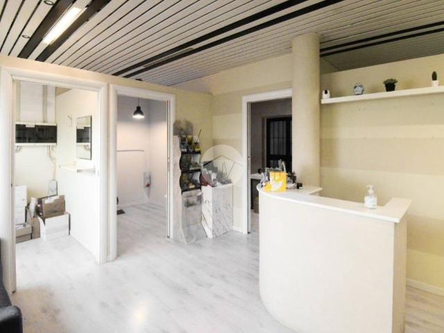 Locale Commerciale in vendita a Casalpusterlengo, Lombardia