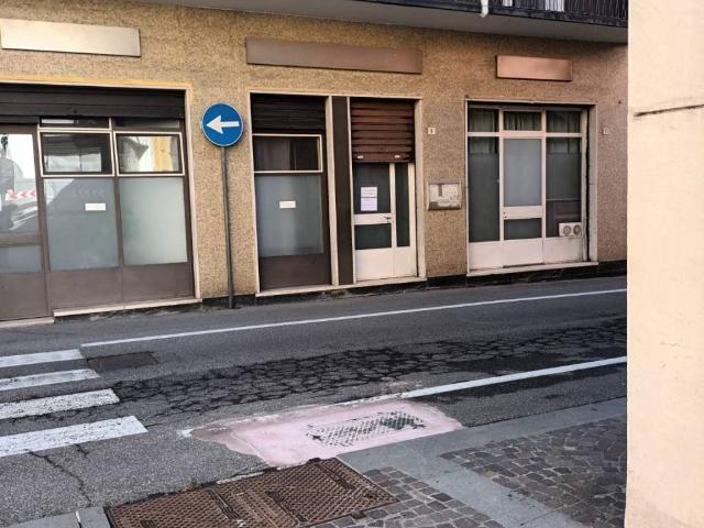 Locale Commerciale in vendita a Casalpusterlengo, Lombardia