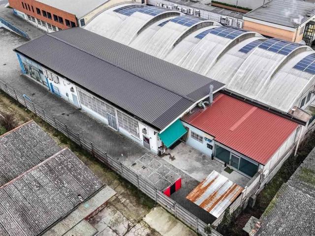 Locale Commerciale in vendita a Casalpusterlengo, Lombardia