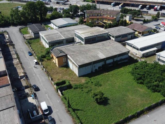 Locale Commerciale in vendita a Casalpusterlengo, Lombardia