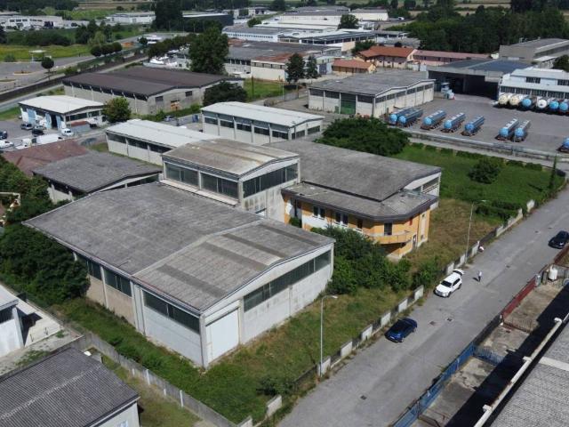 Locale Commerciale in vendita a Casalpusterlengo, Lombardia