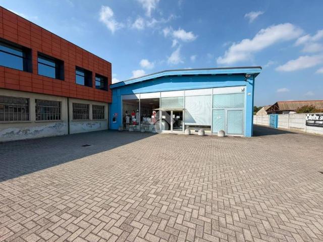 Locale Commerciale in vendita a Casalpusterlengo, Lombardia