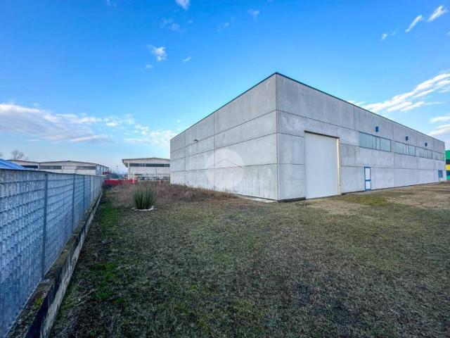 Locale Commerciale in vendita a Casalromano, Lombardia