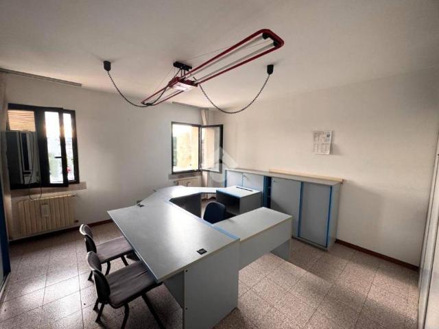 Locale Commerciale in vendita a Casalserugo, Veneto