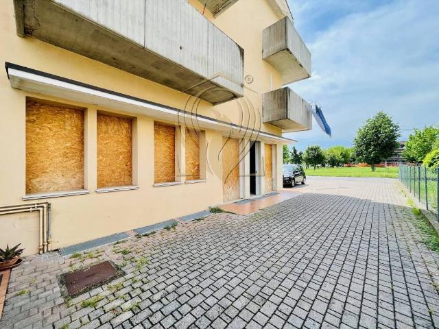 Locale Commerciale in vendita a Casalserugo, Veneto