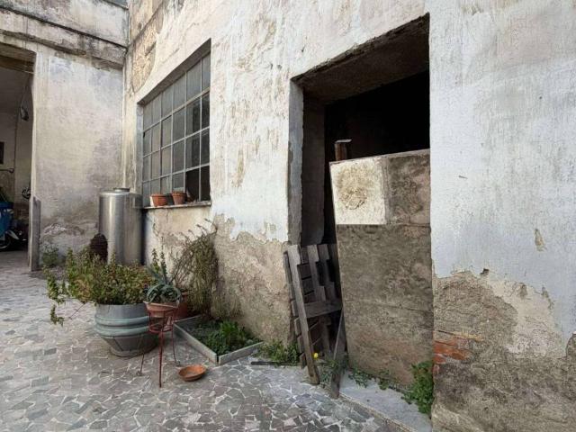 Locale Commerciale in vendita a Casamarciano, Campania