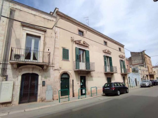 Locale Commerciale in vendita a Puglia, Bari