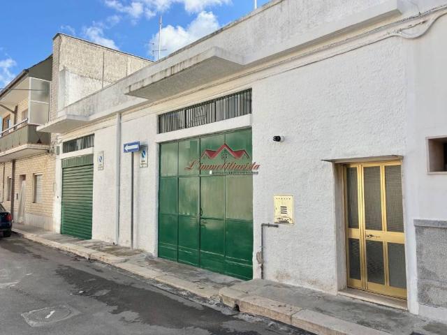 Locale Commerciale in vendita a Puglia, Bari