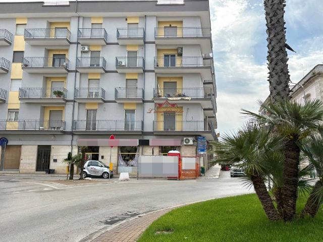 Locale Commerciale in vendita a Puglia, Bari