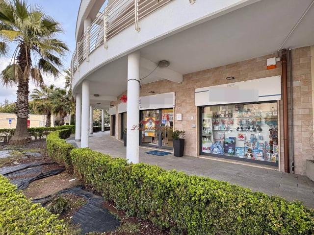 Locale Commerciale in vendita a Puglia, Bari