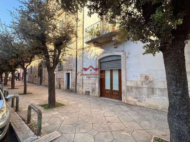 Locale Commerciale in vendita a Puglia, Bari