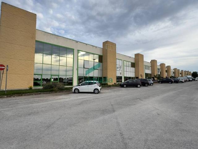 Locale Commerciale in vendita a Barialto, Puglia