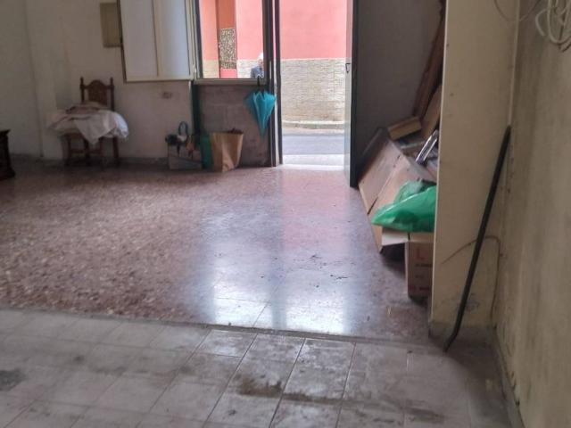Locale Commerciale in vendita a Casandrino, Campania