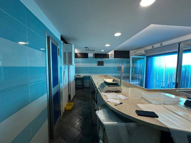 Locale Commerciale in vendita a Puglia, Lecce