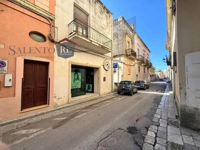 Locale Commerciale in vendita a Puglia, Lecce