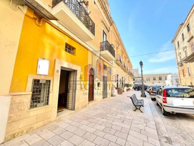 Locale Commerciale in vendita a Puglia, Lecce