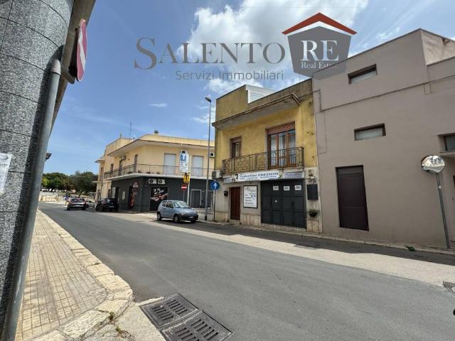 Locale Commerciale in vendita a Puglia, Lecce