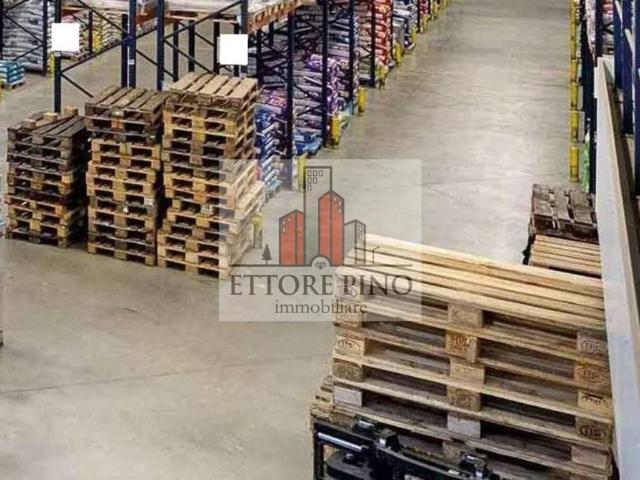 Locale Commerciale in vendita a Puglia, Lecce