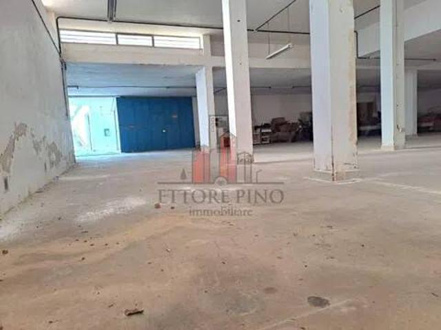 Locale Commerciale in vendita a Puglia, Lecce