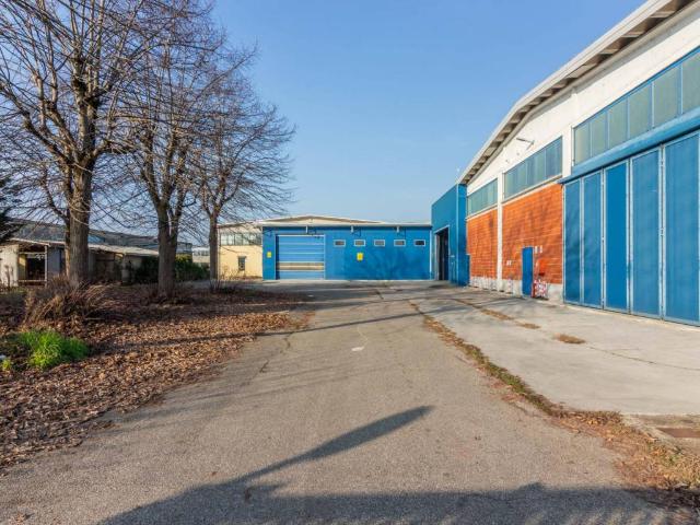 Locale Commerciale in vendita a Unione dei Comuni I Fontanili, Casarile
