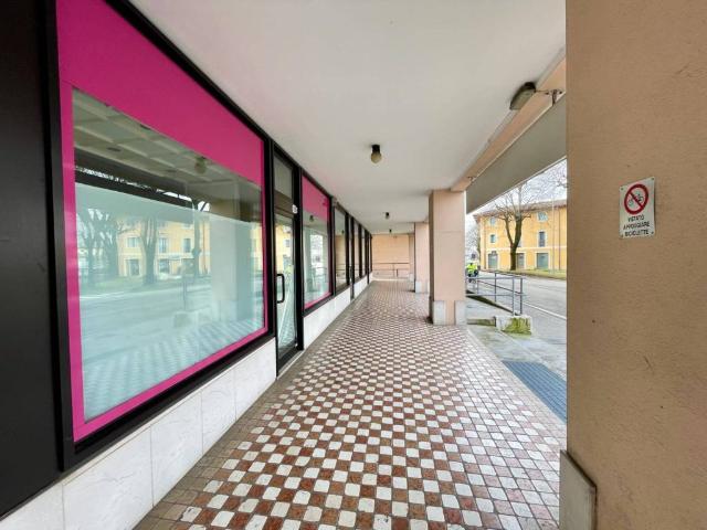 Locale Commerciale in vendita a Casarsa Della Delizia, Friuli-Venezia Giulia