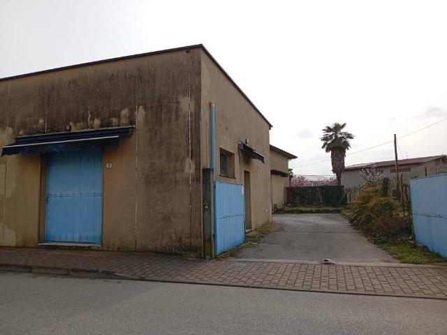 Locale Commerciale in vendita a Casarsa Della Delizia, Friuli-Venezia Giulia