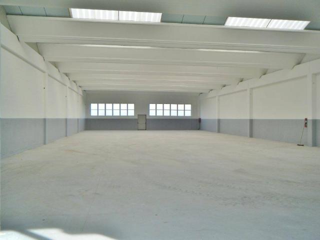 Locale Commerciale in vendita a Galgiana, Casatenovo
