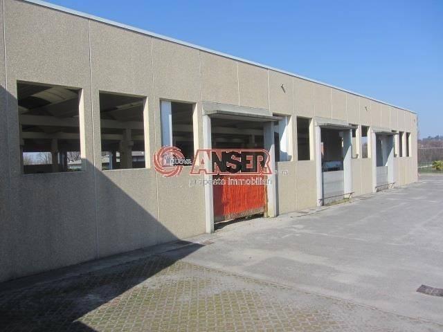 Locale Commerciale in vendita a Galgiana, Casatenovo