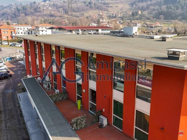 Locale Commerciale in vendita a Colognola, Casazza