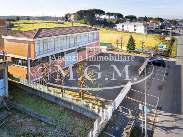 Locale Commerciale in vendita a Casciana Terme Lari, Perignano