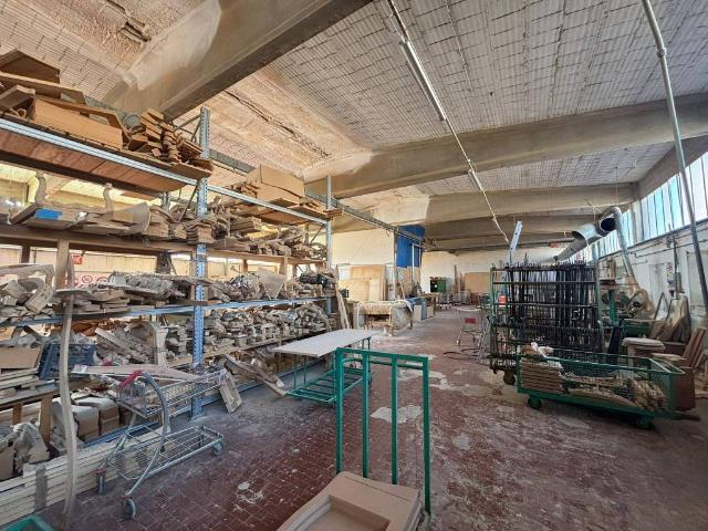 Locale Commerciale in vendita a Casciana Terme Lari, Cevoli