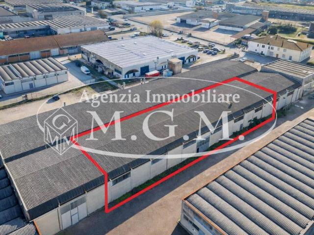 Locale Commerciale in vendita a Casciana Terme Lari, Perignano