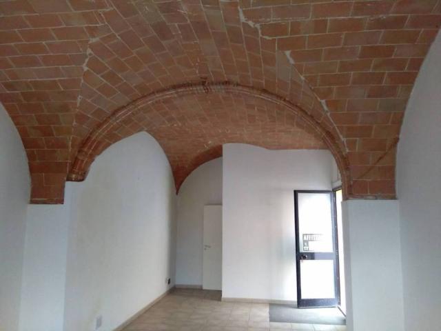 Locale Commerciale in vendita a Casciana Terme Lari, Perignano