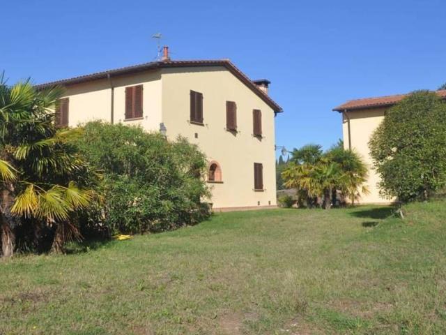 Locale Commerciale in vendita a Casciana Terme Lari, Lari