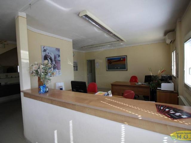 Locale Commerciale in vendita a Casciana Terme Lari, Perignano