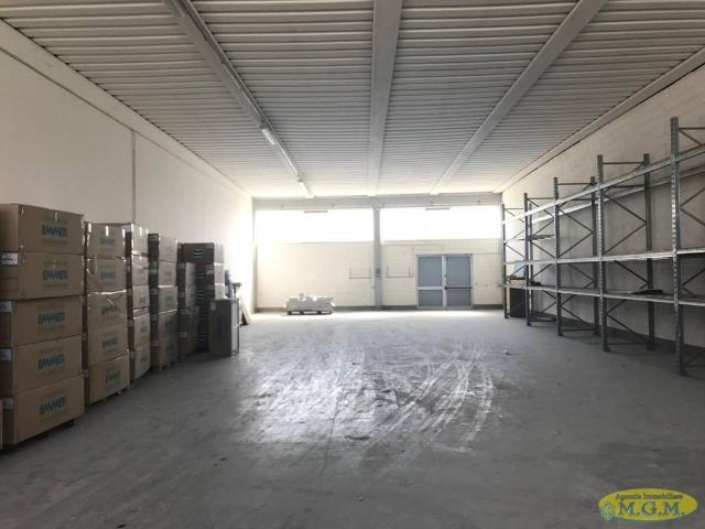 Locale Commerciale in vendita a Casciana Terme Lari, Perignano