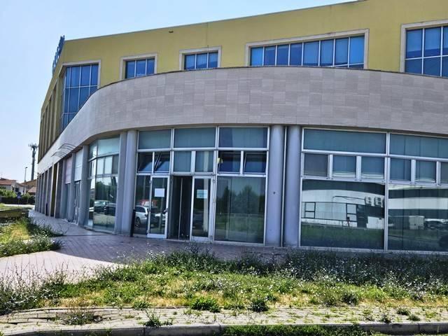 Locale Commerciale in vendita a Marciana, Cascina
