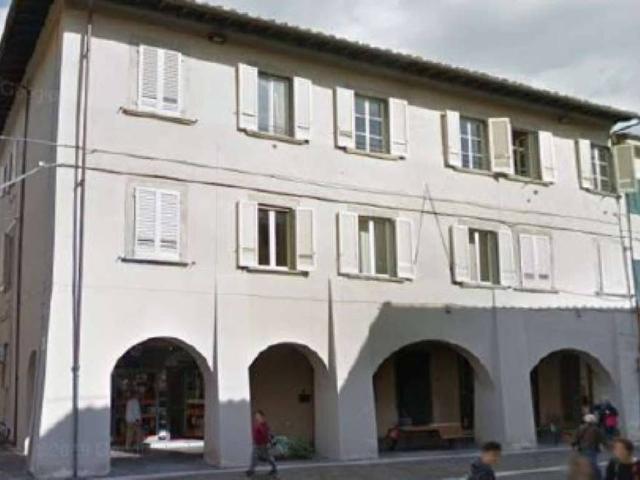 Locale Commerciale in vendita a Cascina, Toscana