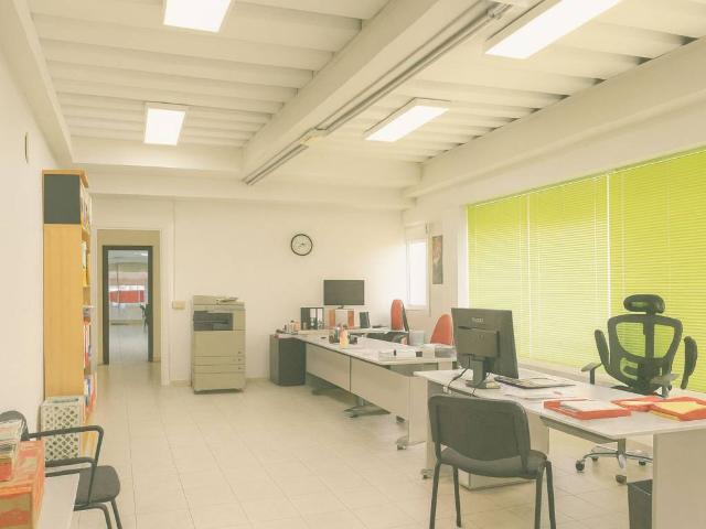 Locale Commerciale in vendita a Marciana, Cascina