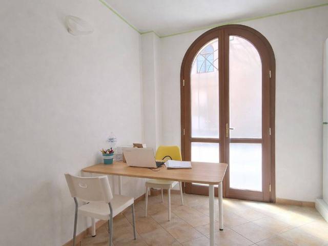Locale Commerciale in vendita a Navacchio, Cascina