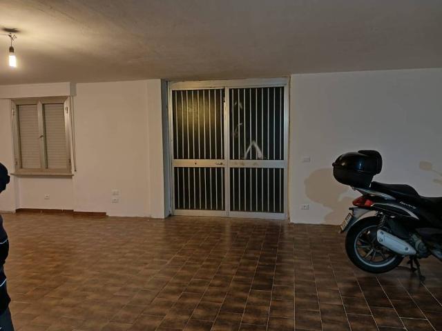 Locale Commerciale in vendita a San Benedetto, Cascina