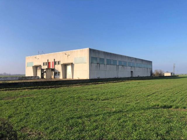 Locale Commerciale in vendita a Casei Gerola, Lombardia