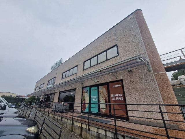 Locale Commerciale in vendita a Villaggio, Piemonte