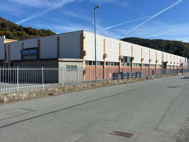 Locale Commerciale in vendita a Casella, Liguria