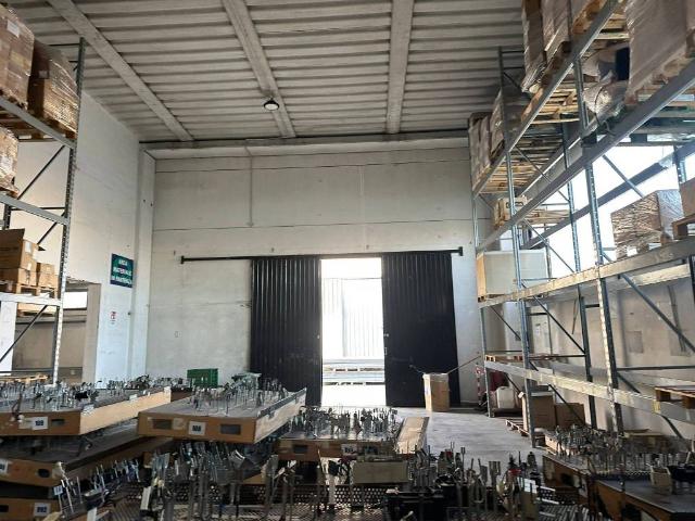 Locale Commerciale in vendita a Centro Storico, Caserta