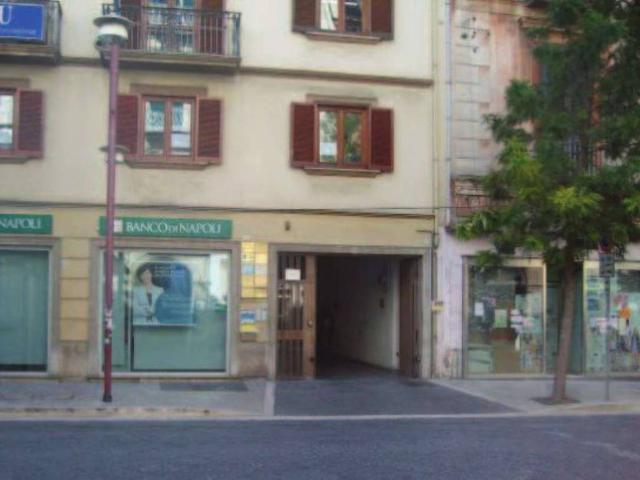 Locale Commerciale in vendita a Centro Storico, Caserta