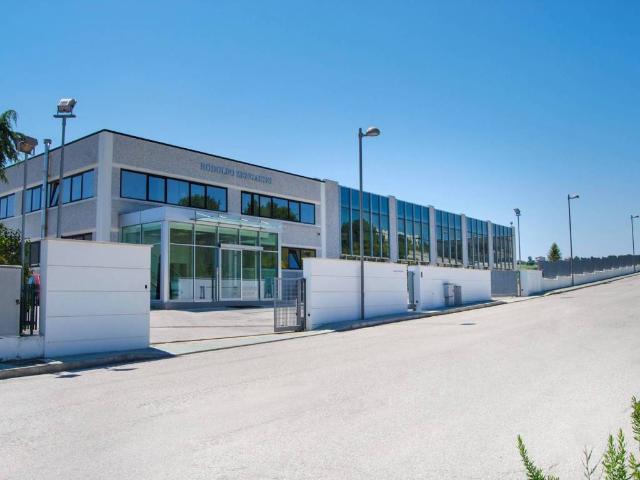 Locale Commerciale in vendita a Dosson, Treviso