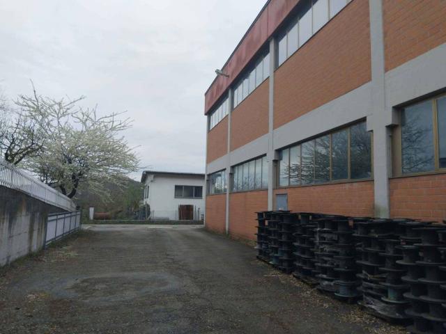 Locale Commerciale in vendita a Appennino Reggiano, Re